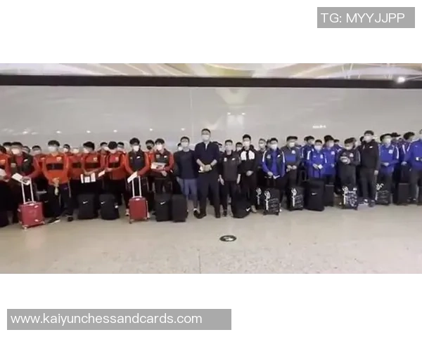 海港全队出征大连前上港集团高层亲临送上鼓励与支持